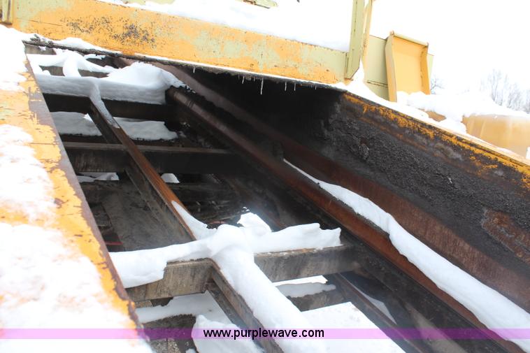 image for item H1372 Blaw-Knox MC30 material transfer machine