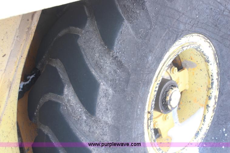 image for item H1372 Blaw-Knox MC30 material transfer machine