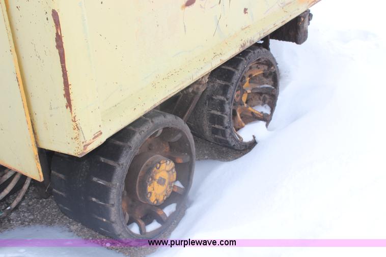 image for item H1372 Blaw-Knox MC30 material transfer machine