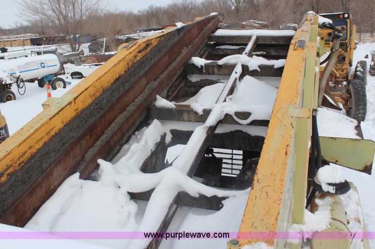 image for item H1372 Blaw-Knox MC30 material transfer machine