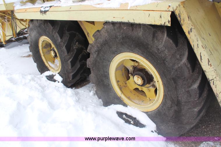 image for item H1372 Blaw-Knox MC30 material transfer machine