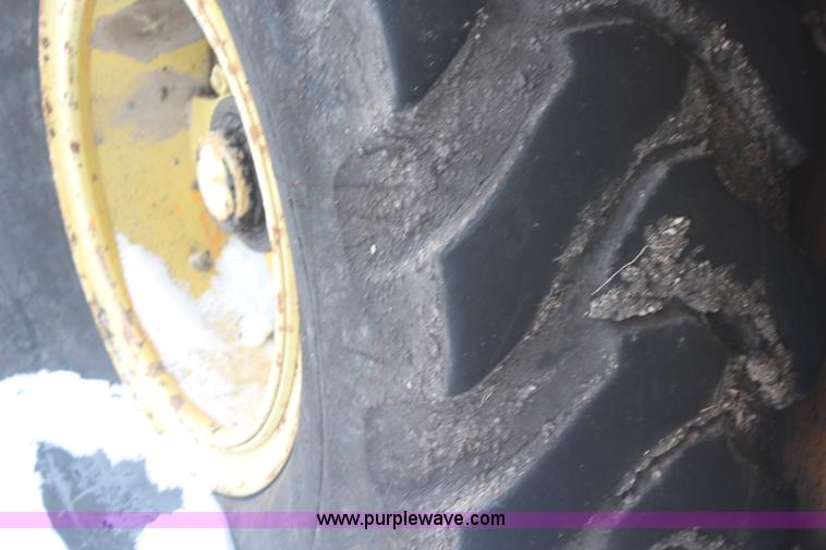 image for item H1372 Blaw-Knox MC30 material transfer machine