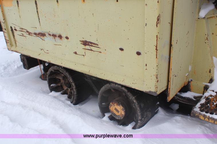 image for item H1372 Blaw-Knox MC30 material transfer machine