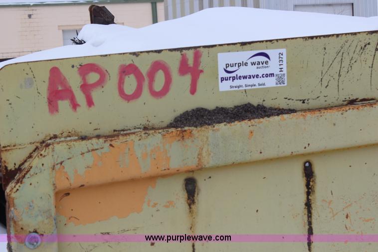 image for item H1372 Blaw-Knox MC30 material transfer machine