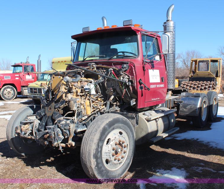 image for item H1467 1997 Ford LTL9000 semi truck