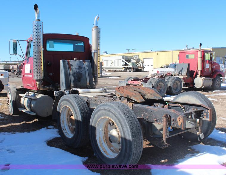 image for item H1467 1997 Ford LTL9000 semi truck