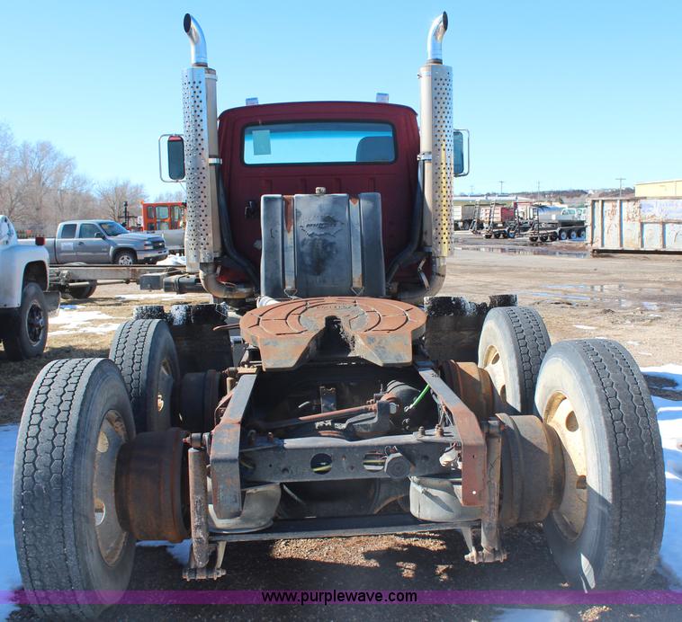 image for item H1467 1997 Ford LTL9000 semi truck