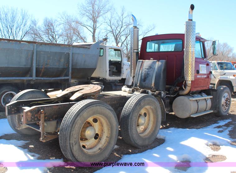 image for item H1467 1997 Ford LTL9000 semi truck