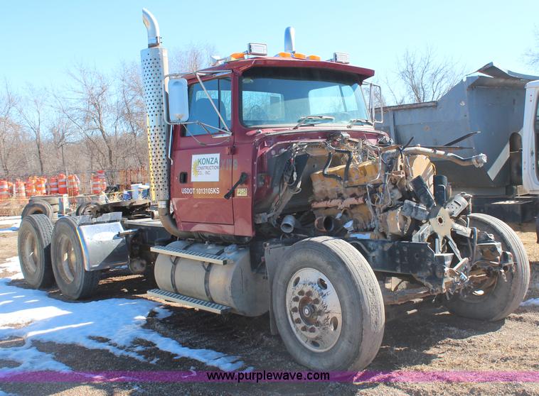 image for item H1467 1997 Ford LTL9000 semi truck