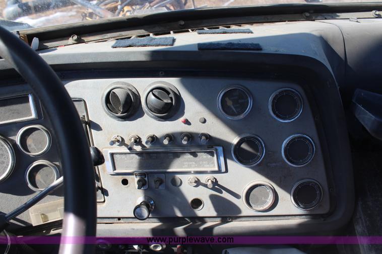 image for item H1467 1997 Ford LTL9000 semi truck