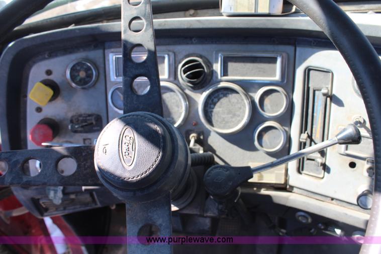 image for item H1467 1997 Ford LTL9000 semi truck