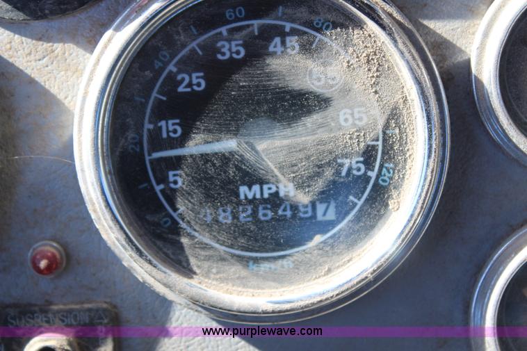 image for item H1467 1997 Ford LTL9000 semi truck