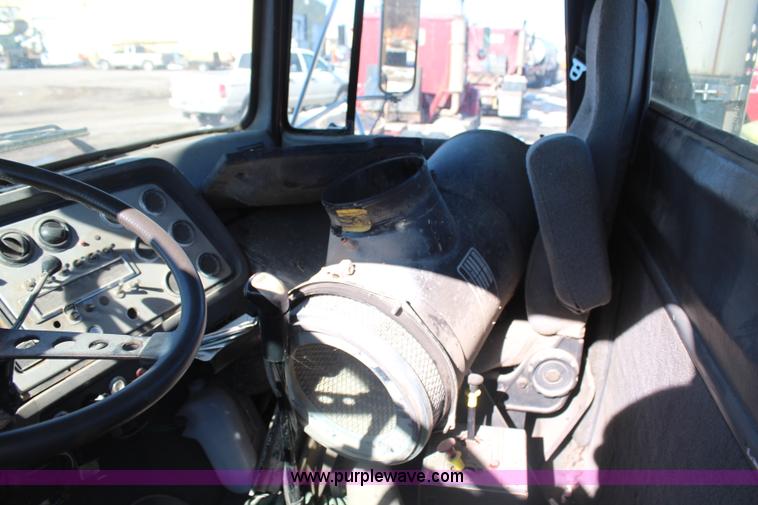 image for item H1467 1997 Ford LTL9000 semi truck