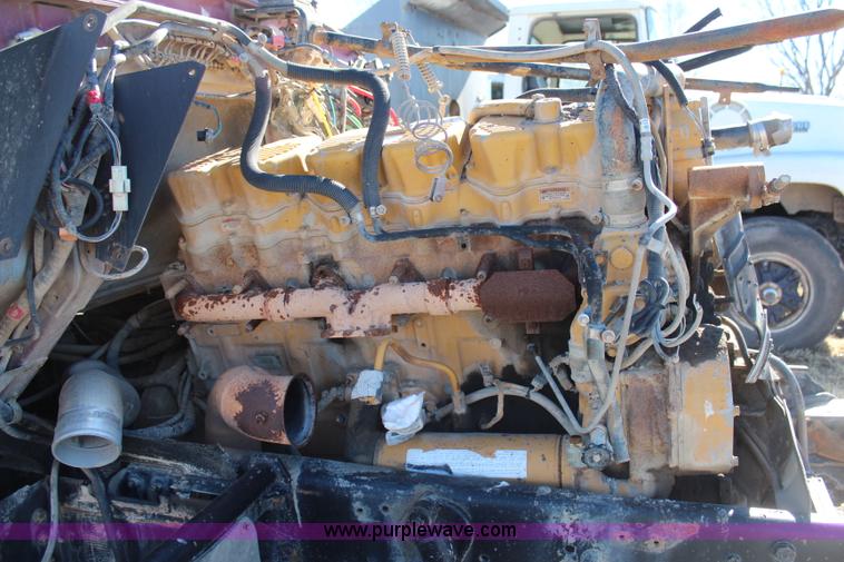 image for item H1467 1997 Ford LTL9000 semi truck