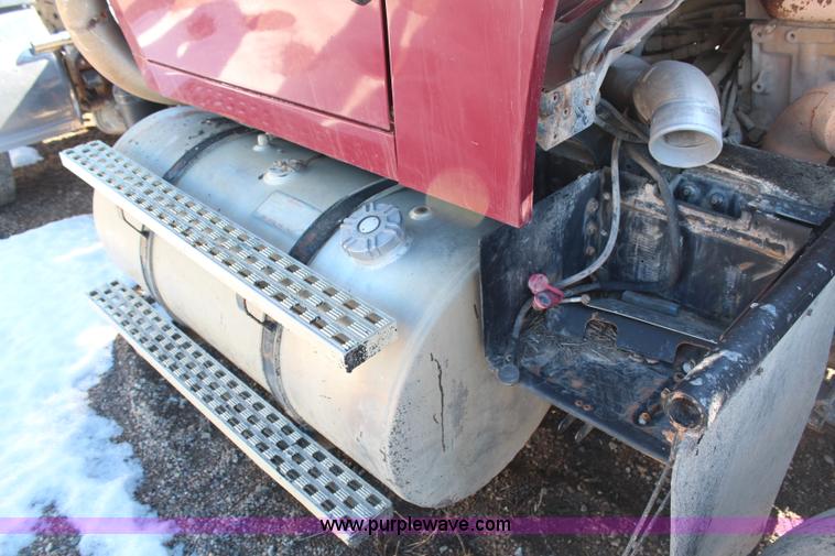 image for item H1467 1997 Ford LTL9000 semi truck