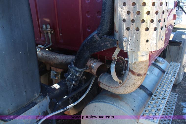 image for item H1467 1997 Ford LTL9000 semi truck