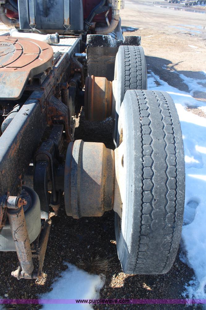 image for item H1467 1997 Ford LTL9000 semi truck