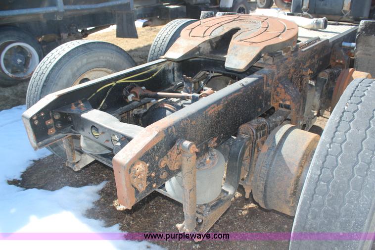 image for item H1467 1997 Ford LTL9000 semi truck