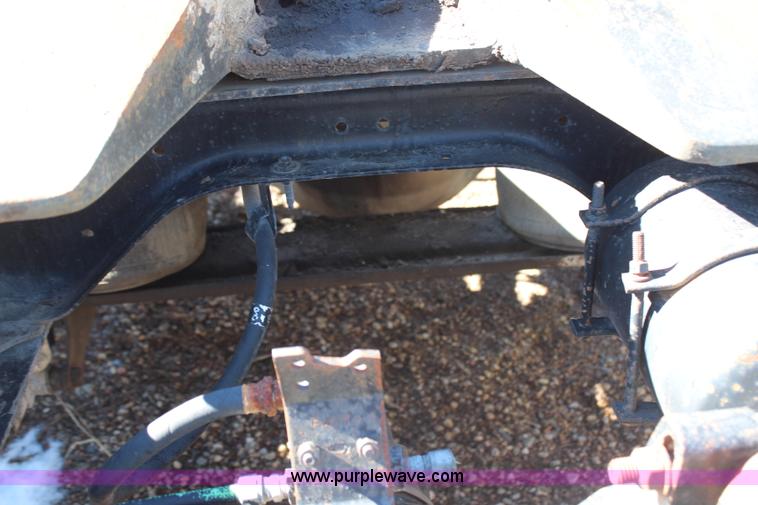 image for item H1467 1997 Ford LTL9000 semi truck