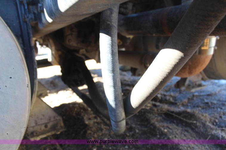 image for item H1467 1997 Ford LTL9000 semi truck