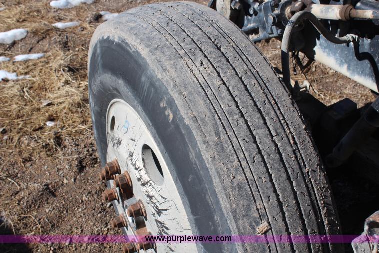 image for item H1467 1997 Ford LTL9000 semi truck