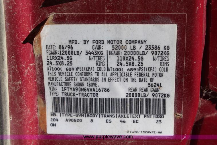 image for item H1467 1997 Ford LTL9000 semi truck