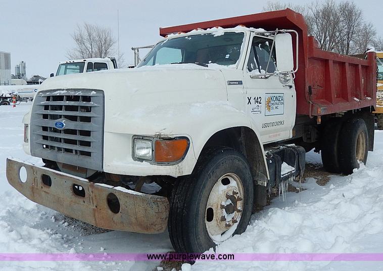 image for item H7756 1997 Ford F700 dump truck
