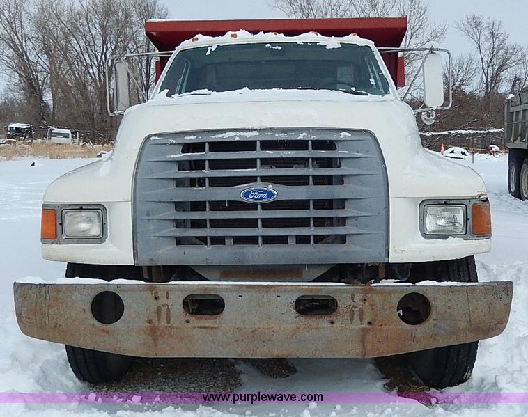 image for item H7756 1997 Ford F700 dump truck