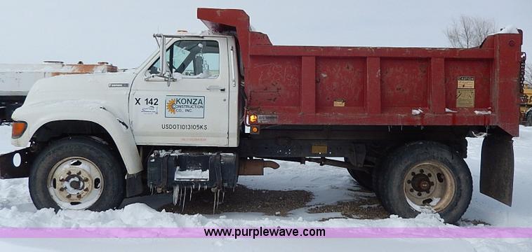 image for item H7756 1997 Ford F700 dump truck