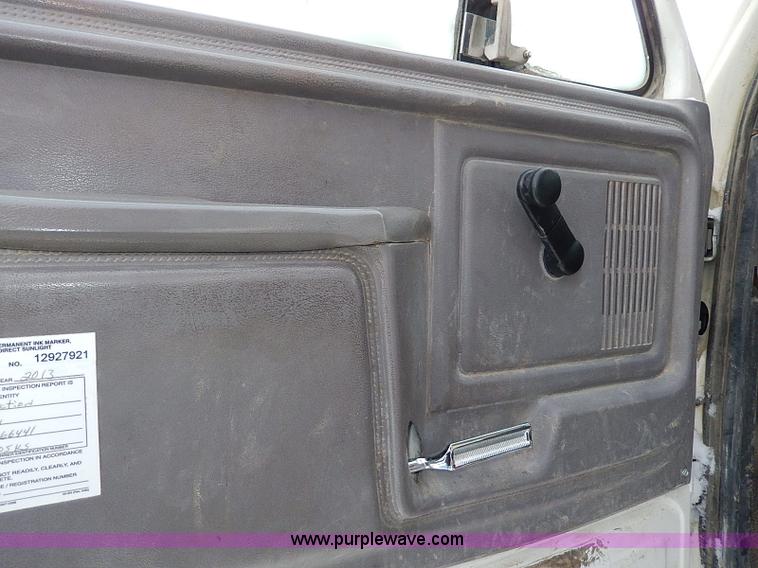 image for item H7756 1997 Ford F700 dump truck