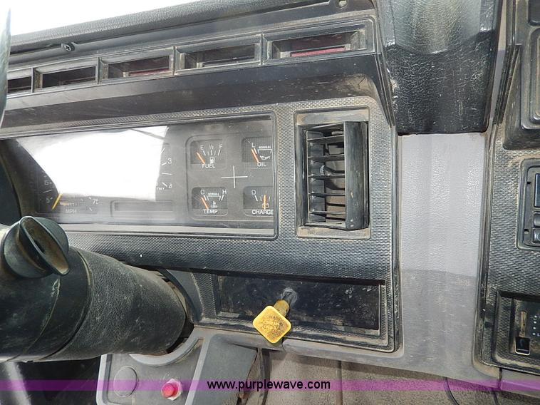 image for item H7756 1997 Ford F700 dump truck