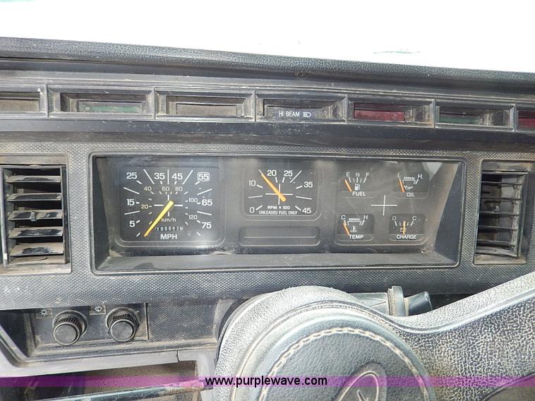 image for item H7756 1997 Ford F700 dump truck