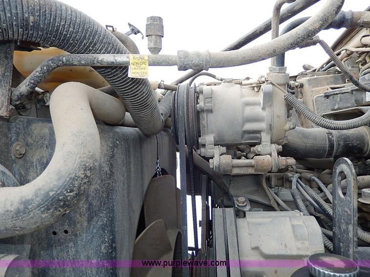 image for item H7756 1997 Ford F700 dump truck