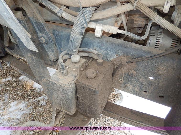 image for item H7756 1997 Ford F700 dump truck