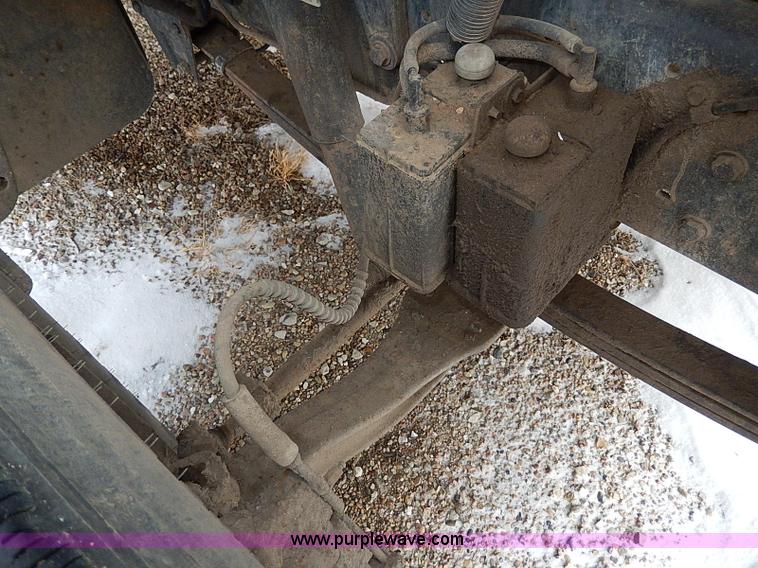 image for item H7756 1997 Ford F700 dump truck