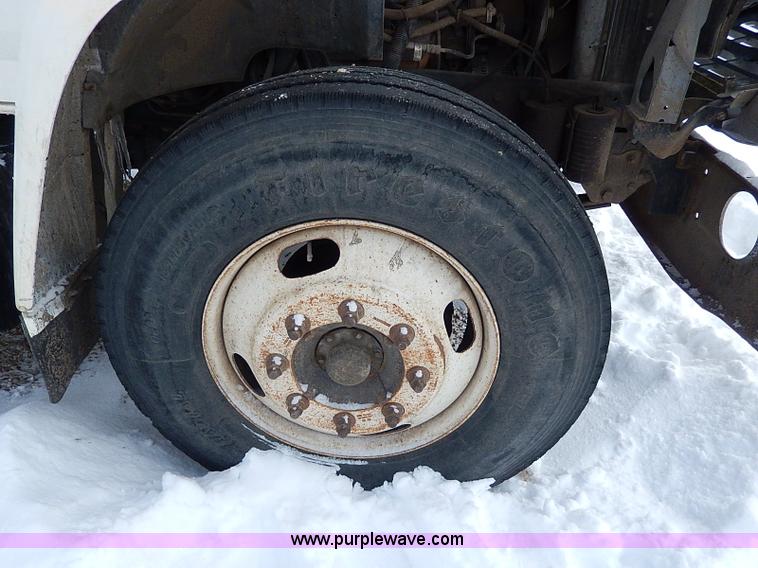 image for item H7756 1997 Ford F700 dump truck