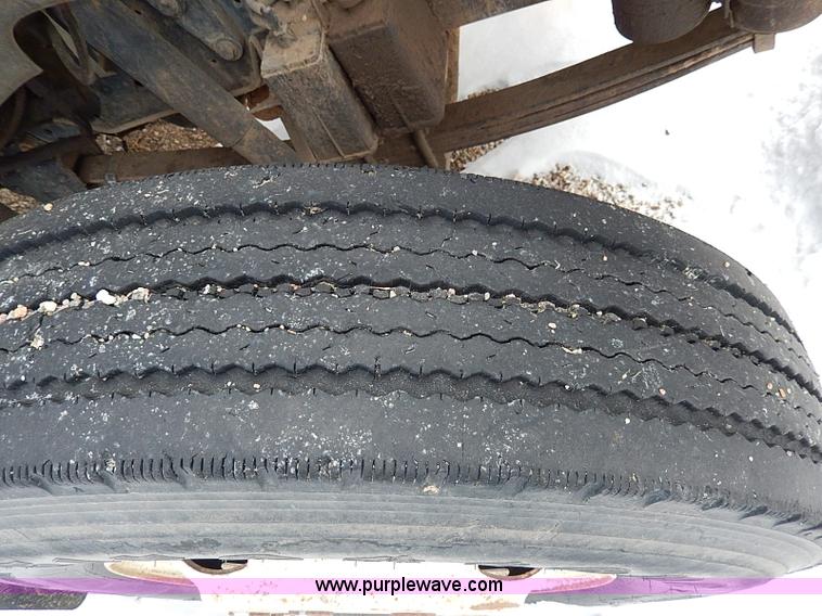 image for item H7756 1997 Ford F700 dump truck