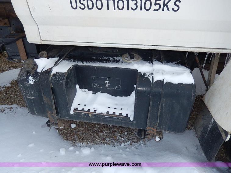 image for item H7756 1997 Ford F700 dump truck