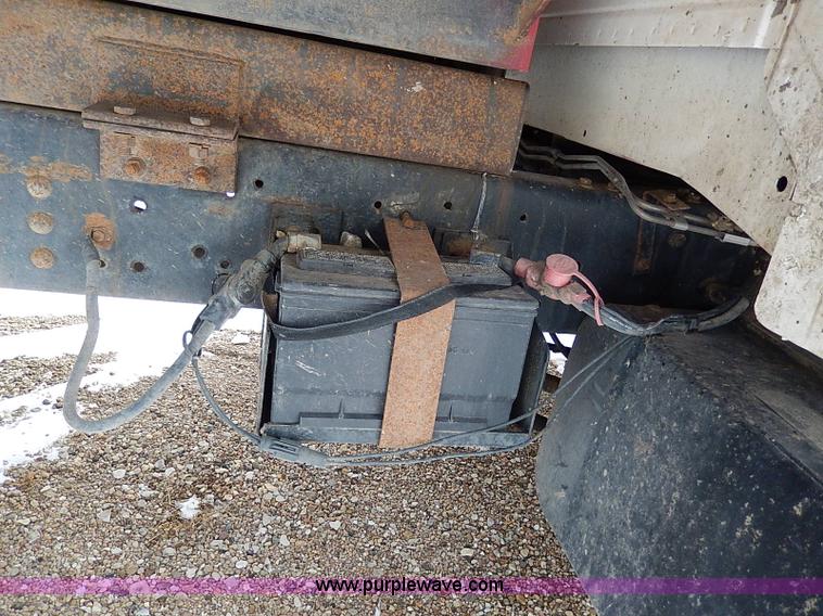 image for item H7756 1997 Ford F700 dump truck