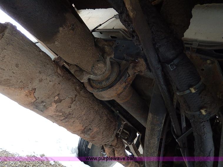 image for item H7756 1997 Ford F700 dump truck