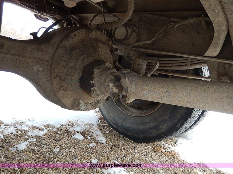 image for item H7756 1997 Ford F700 dump truck