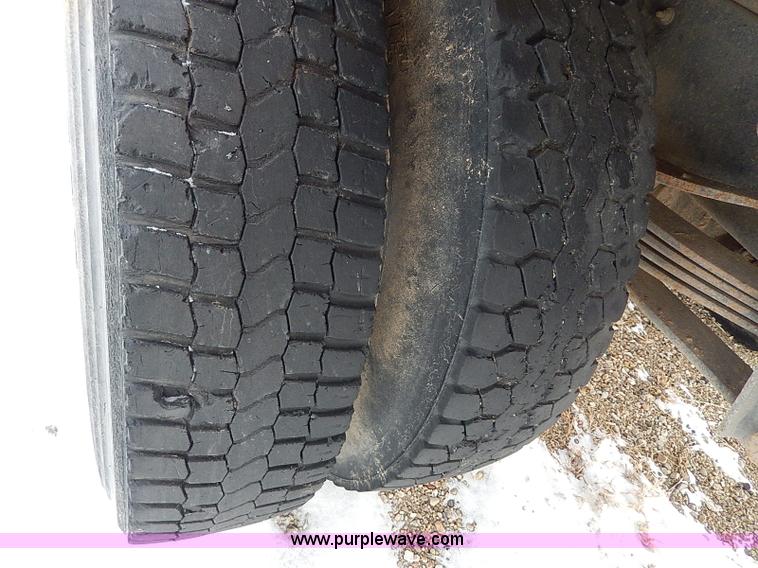 image for item H7756 1997 Ford F700 dump truck