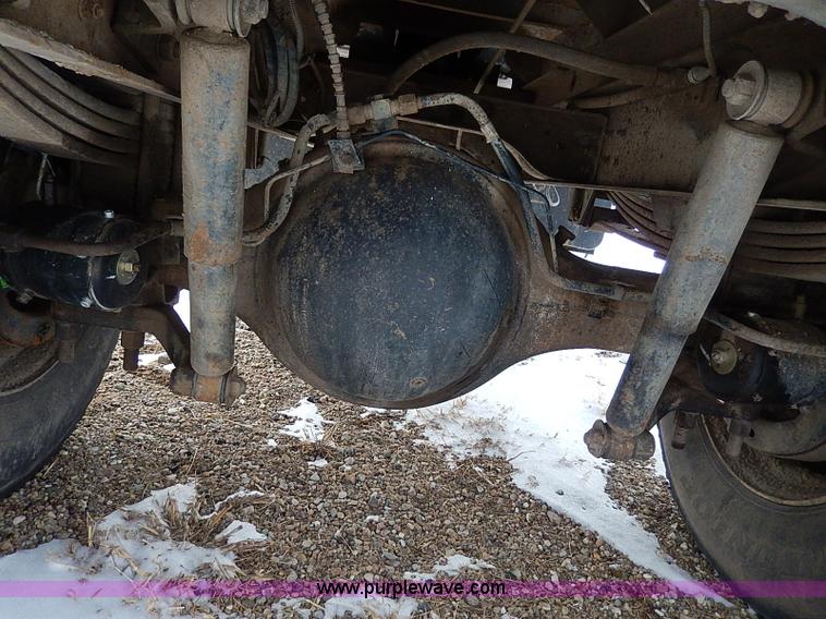 image for item H7756 1997 Ford F700 dump truck