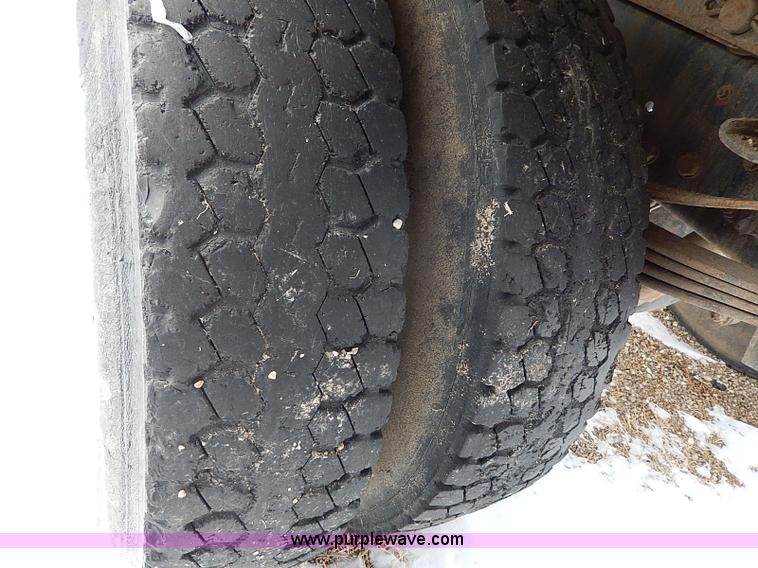 image for item H7756 1997 Ford F700 dump truck