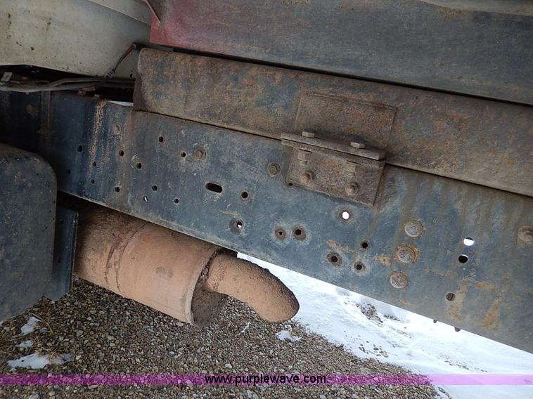 image for item H7756 1997 Ford F700 dump truck