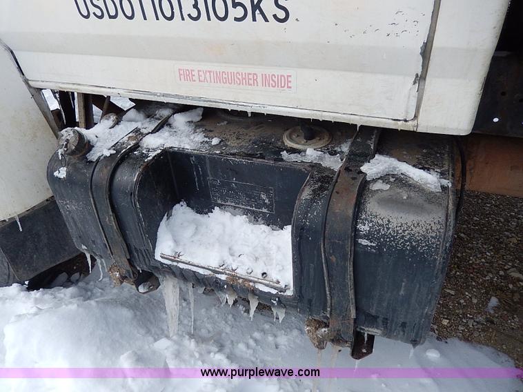 image for item H7756 1997 Ford F700 dump truck