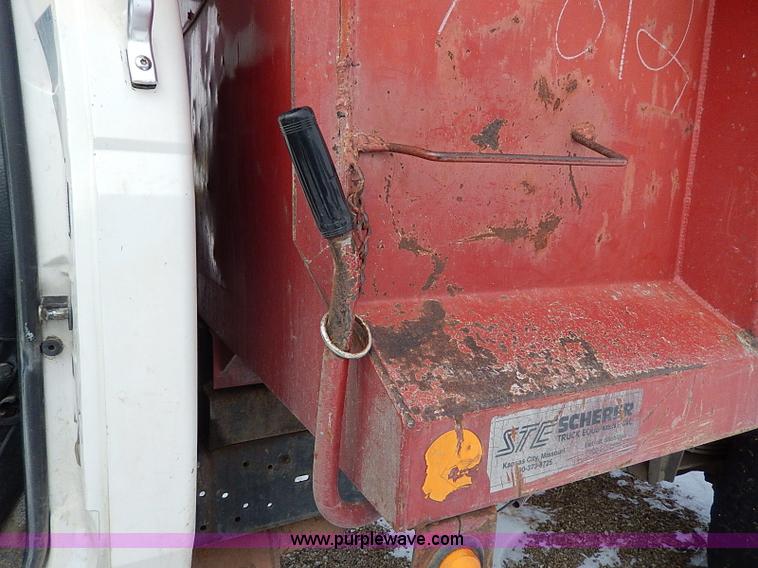 image for item H7756 1997 Ford F700 dump truck