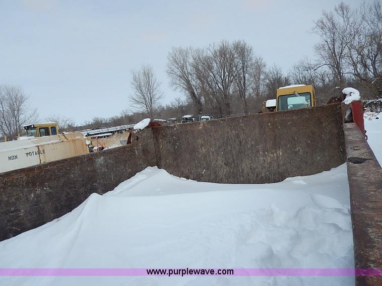 image for item H7756 1997 Ford F700 dump truck