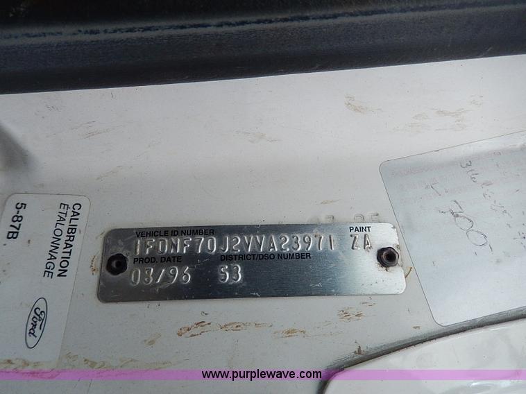 image for item H7756 1997 Ford F700 dump truck