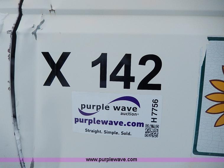 image for item H7756 1997 Ford F700 dump truck